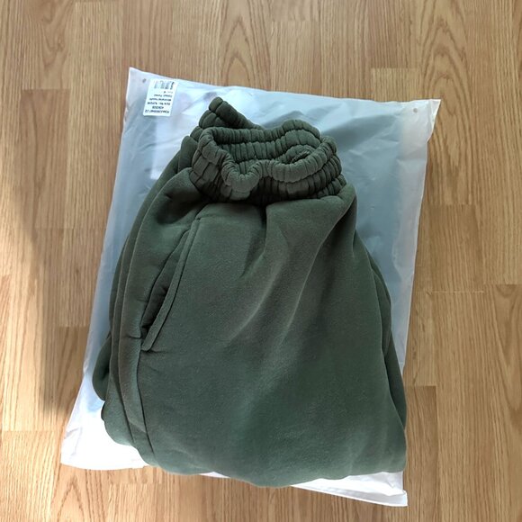 Comfrt Minimalist Sweatshirt & Sweatpant Set - Forest Green / Medium (NWT) - Picture 6 of 7